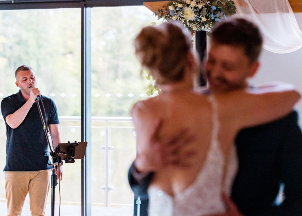 Singer performing the first dance for a bride a groom at their wedding.