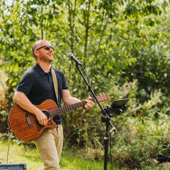 Live acoustic singer at drinks reception for wedding 
